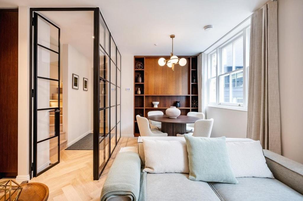Covent Garden 2 Bed 2 Bath Duplex * London
