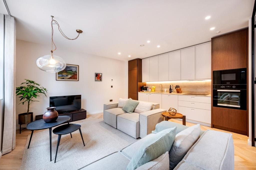 Covent Garden 2 Bed 2 Bath Duplex Apartment *