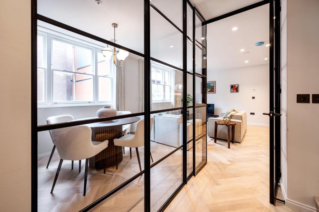 Covent Garden 2 Bed 2 Bath Duplex Apartment London