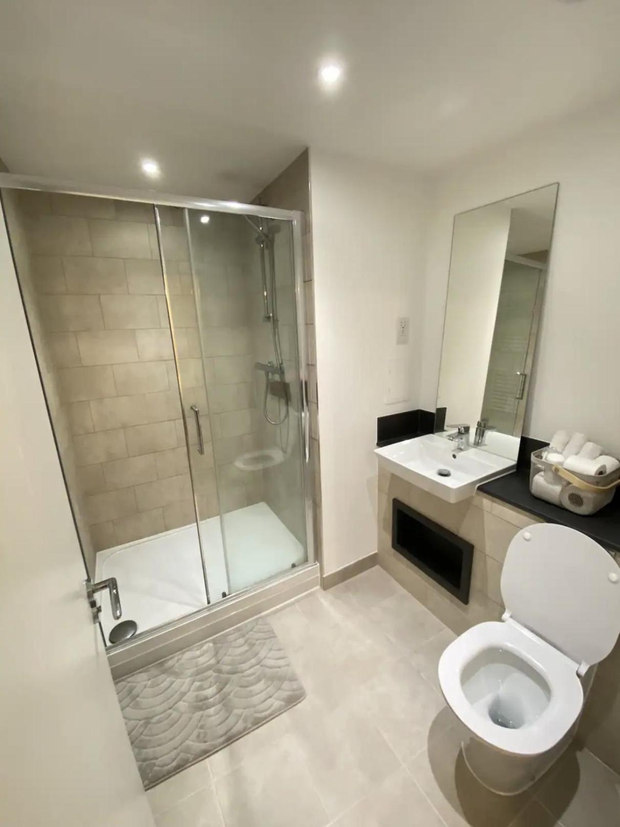 Cosy And Spacious 1 Bedroom Flat Close To Heathrow Homestay London