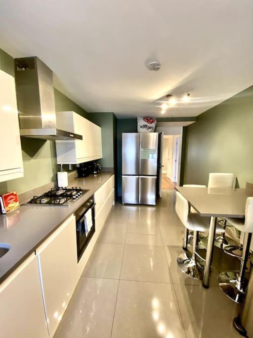 Lux 3 Bed 5 Mins To Oxford Street * London