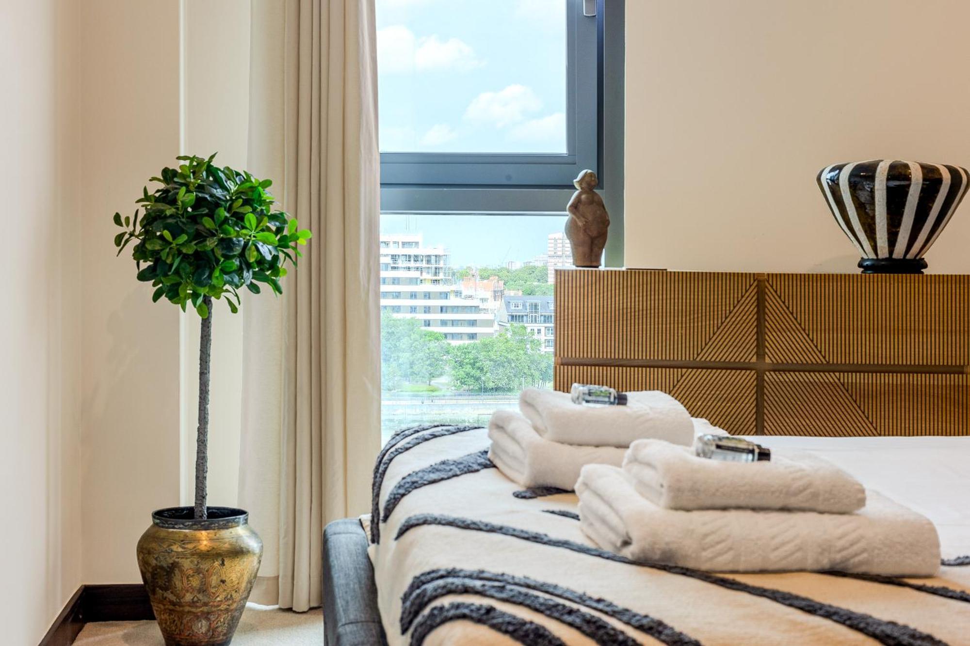 Apartment Upscale Riverfront 1br Flat, Prestigious Battersea *
