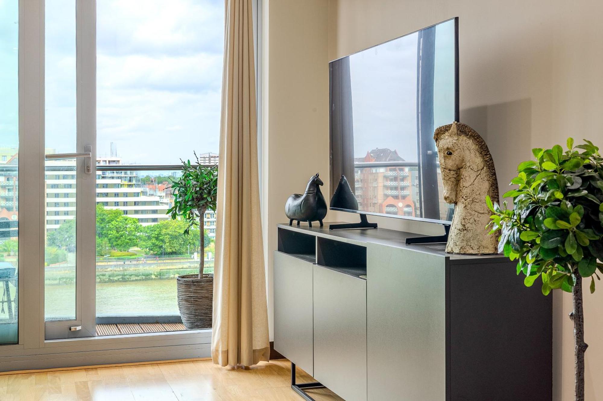 Upscale Riverfront 1br Flat, Prestigious Battersea * London
