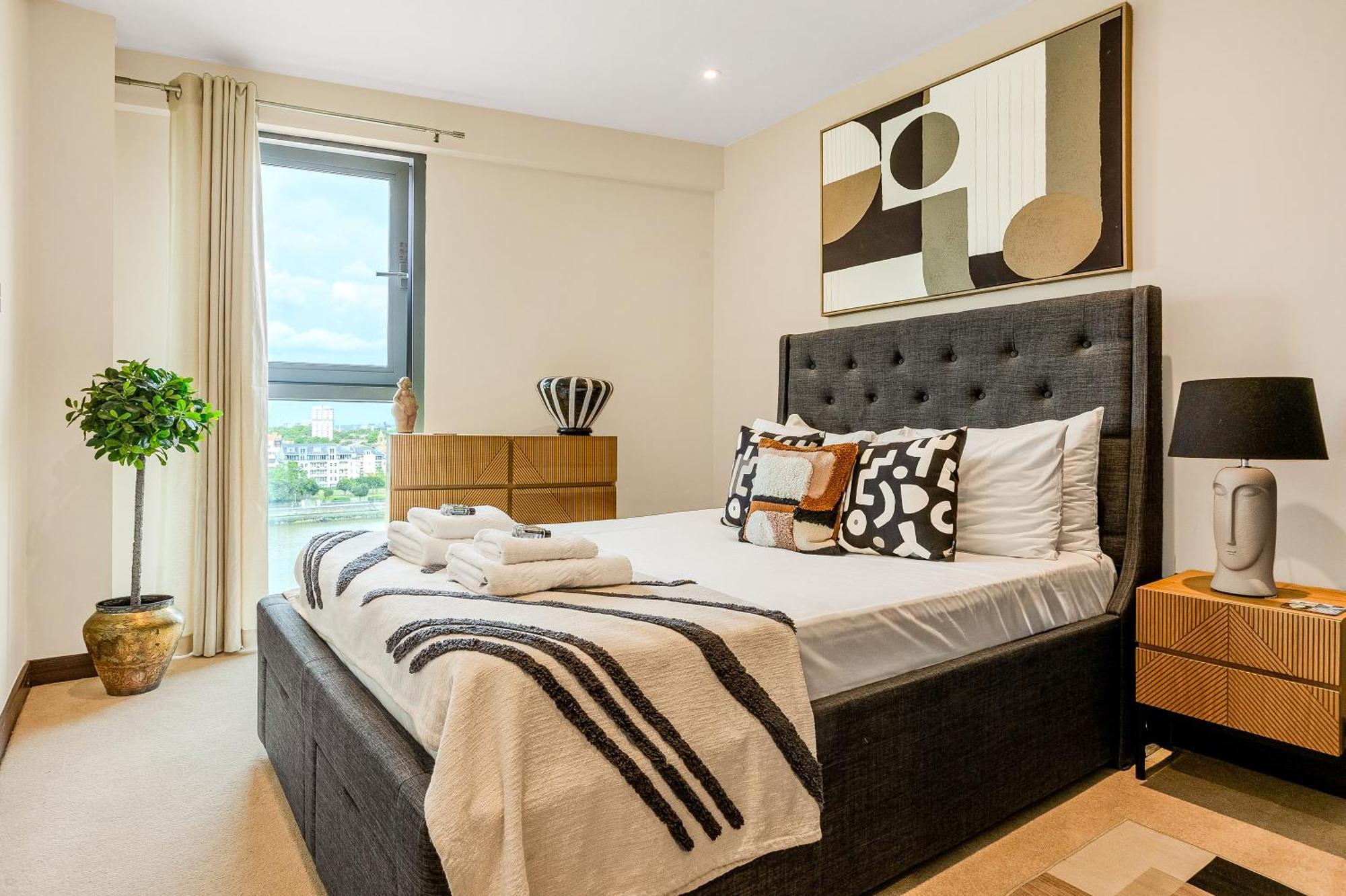 Apartment Upscale Riverfront 1br Flat, Prestigious Battersea *