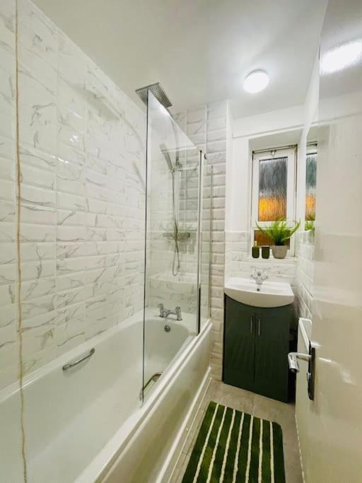 2bd Canarywharf Mile End Private Balcony Free Parking Londres