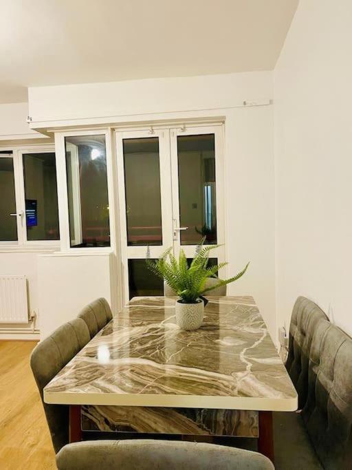 2bd Canarywharf Mile End Private Balcony Free Parking *
