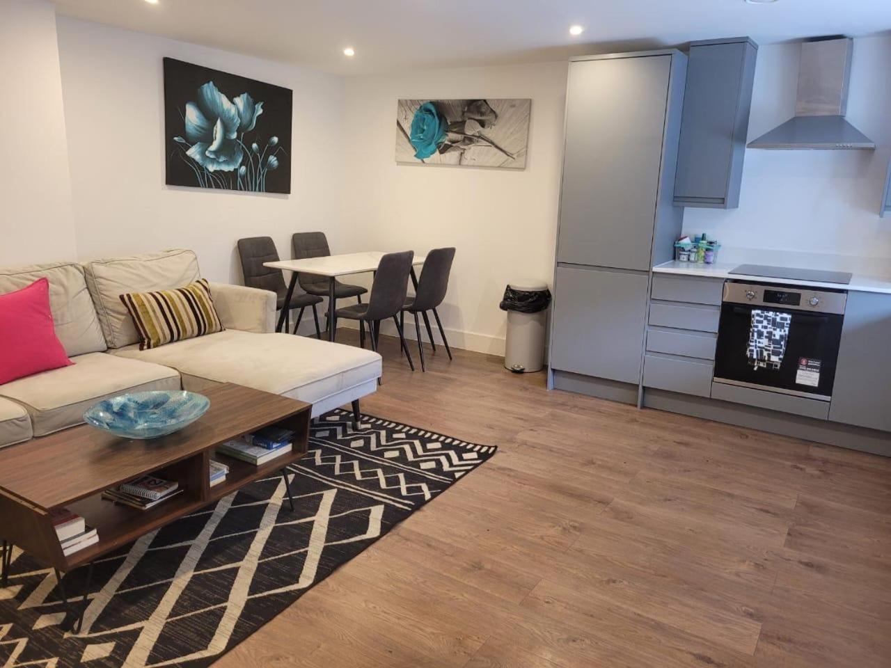 Batterseaflat Sleeps6 Refurbished Tv Apartment London