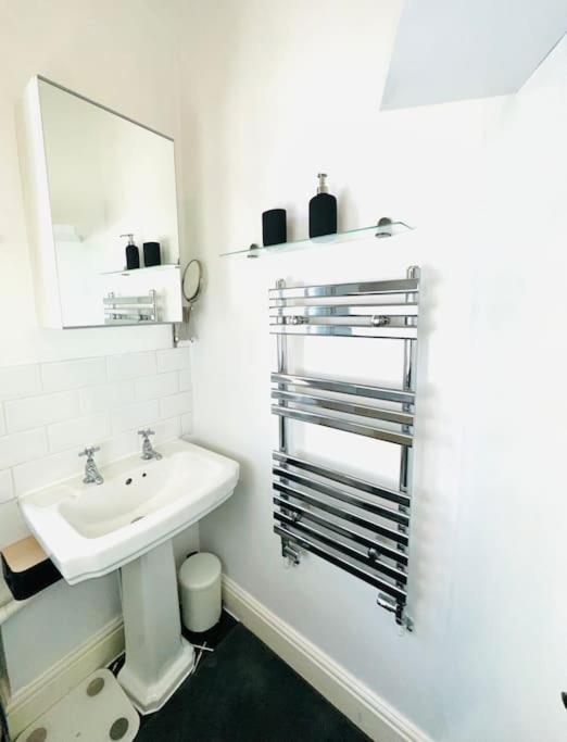Quiet Beautiful 4 Person Camden Flat W Kitchen Appartement Londen