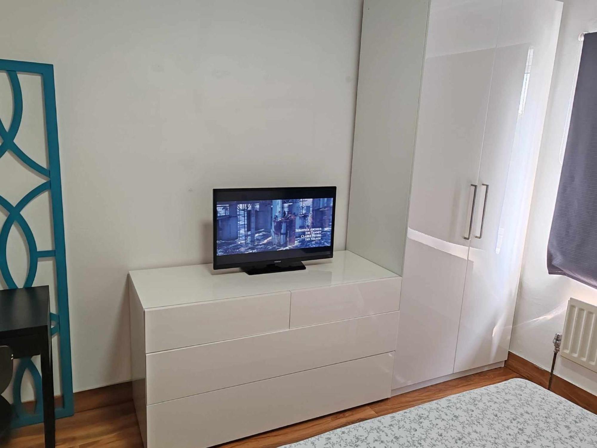 Two Bedroom In Dollis Hill Apartment *