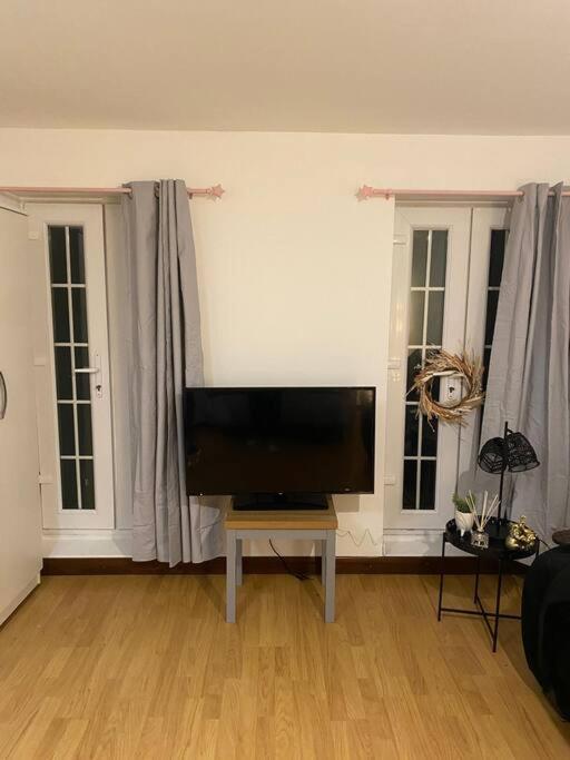 Apartamento Lovely Sleep 4 In Sb6 Londres