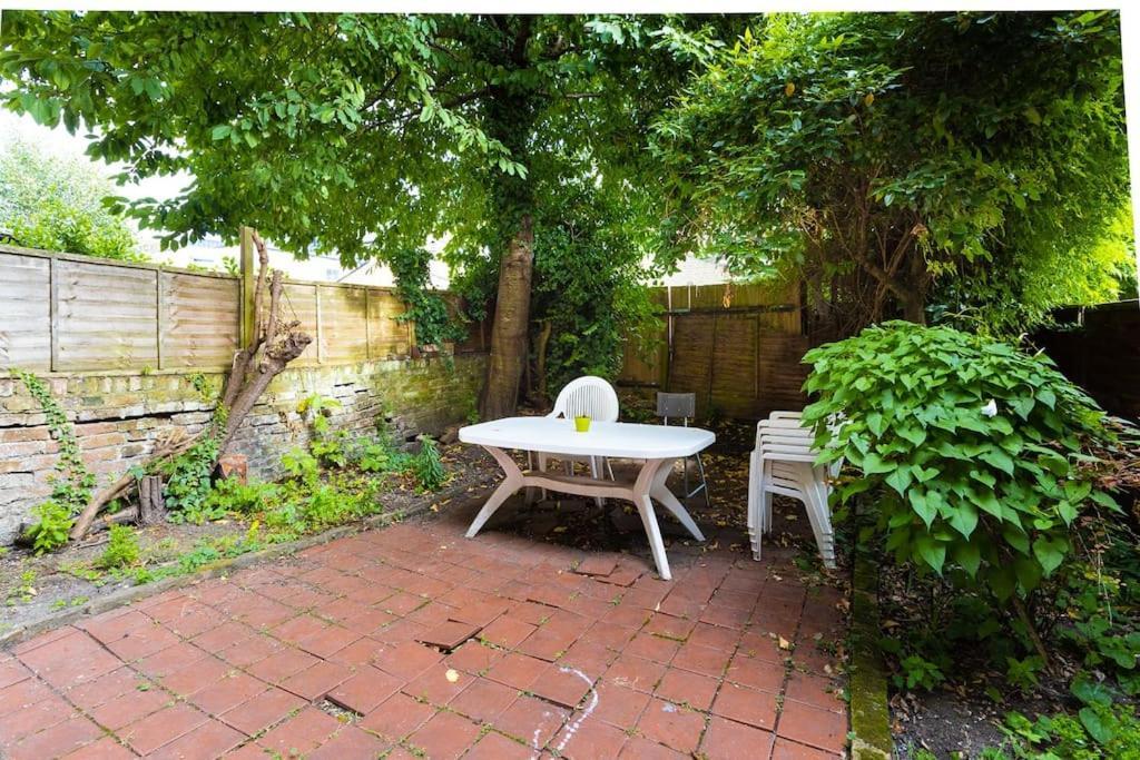 Lovely Garden 2bd Flat In Apartment
