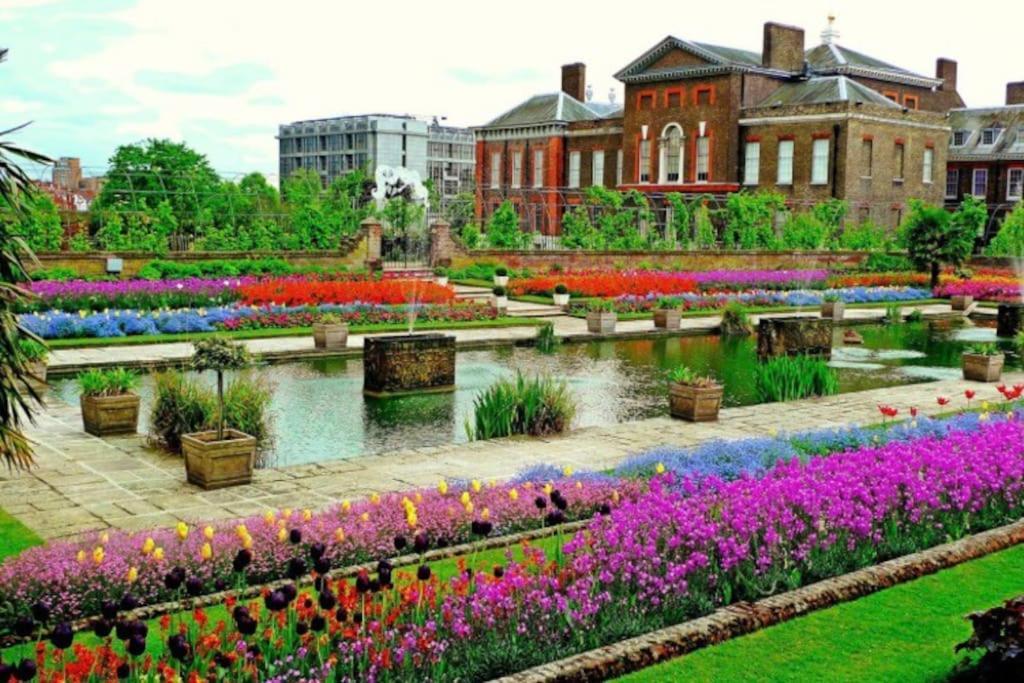 Hyde Park Studio 10 *