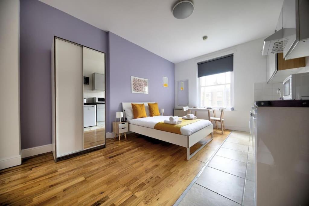 Hyde Park Studio 10 Apartment *