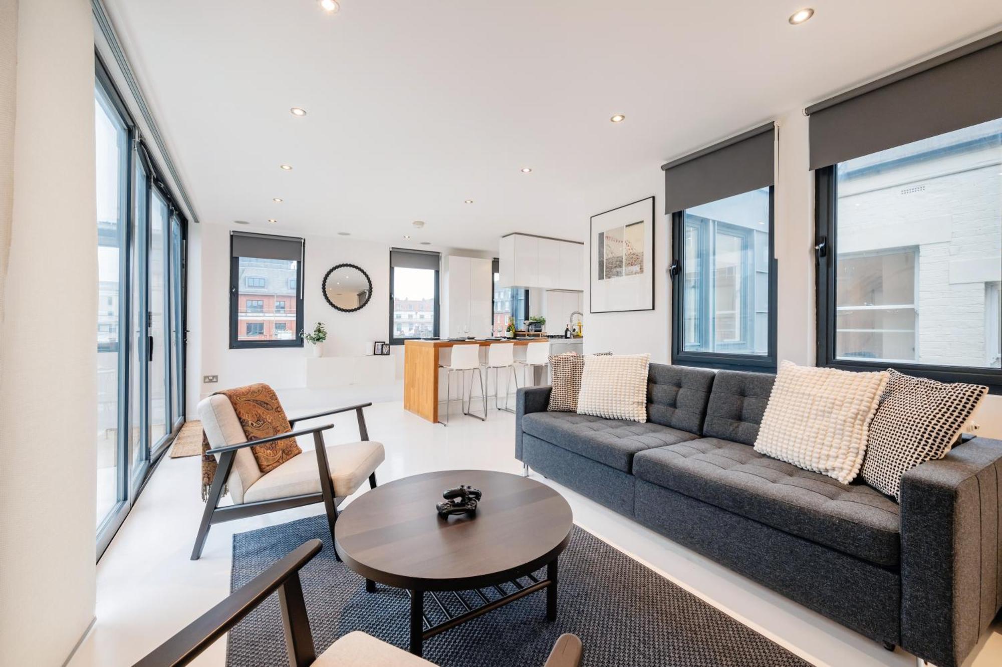 Huge & 3 Bedr, 4 Beds, Covent Gdn Londen