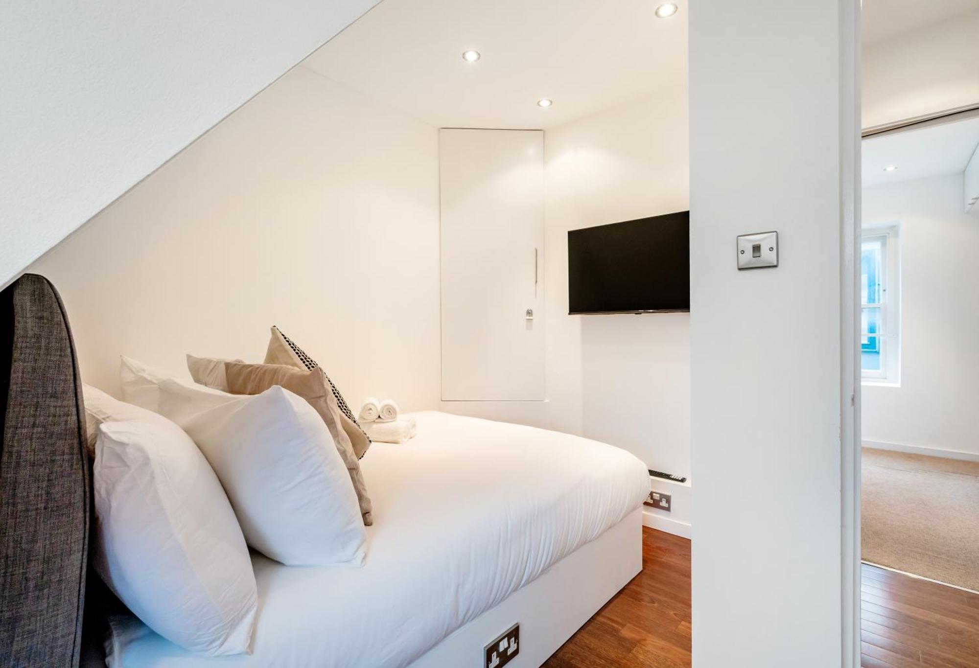 Huge & 3 Bedr, 4 Beds, Covent Gdn Appartement *