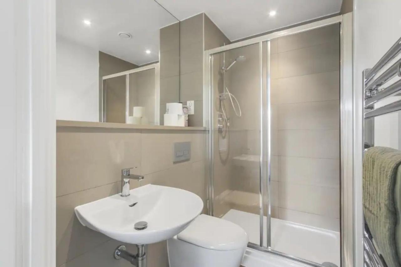 Centrally Located - Modern - 2bed - 2bath Appartement *