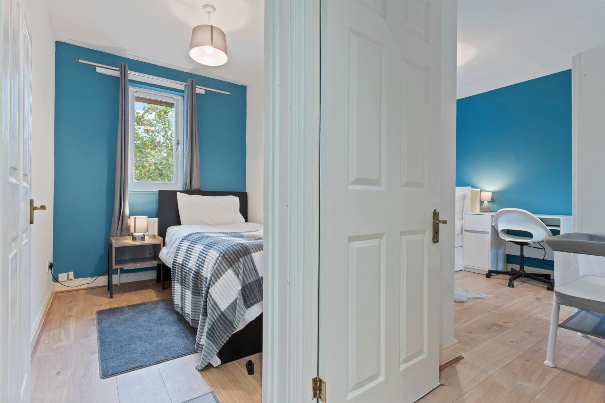 Holiday home Lovely 4br House In The With Parking London
