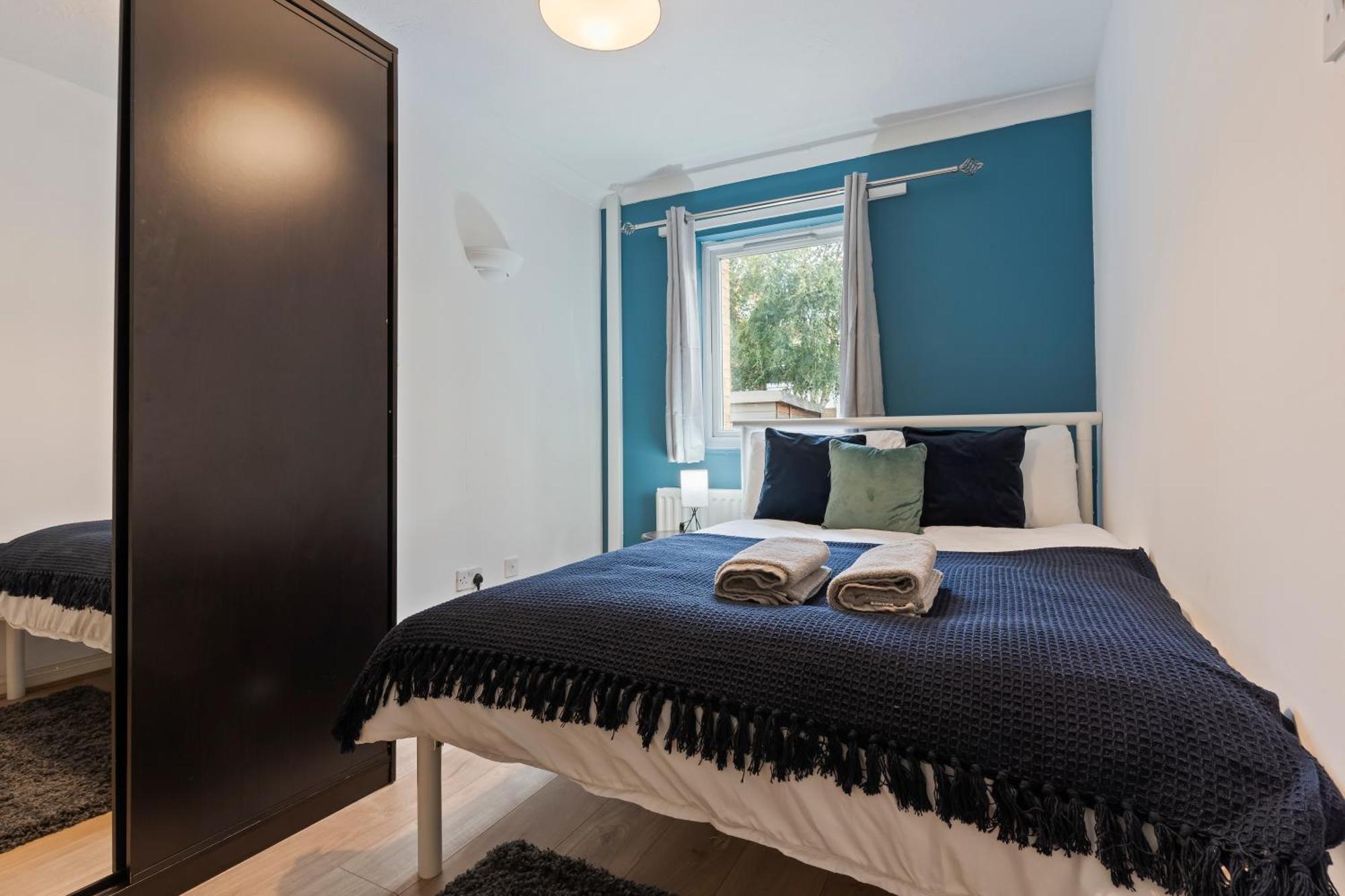 Lovely 4br House In The With Parking * London