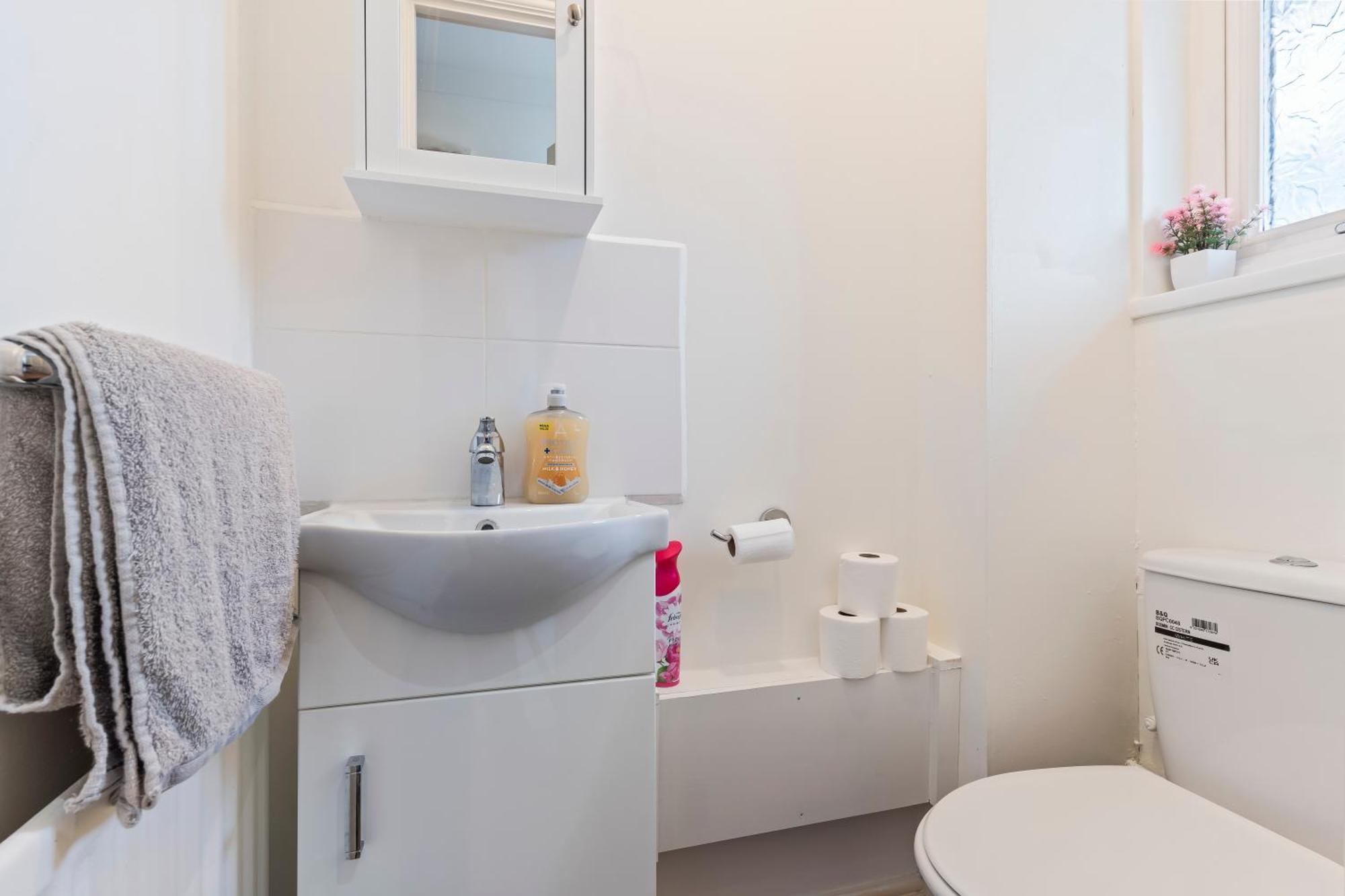 Lovely 4br House In The With Parking * London