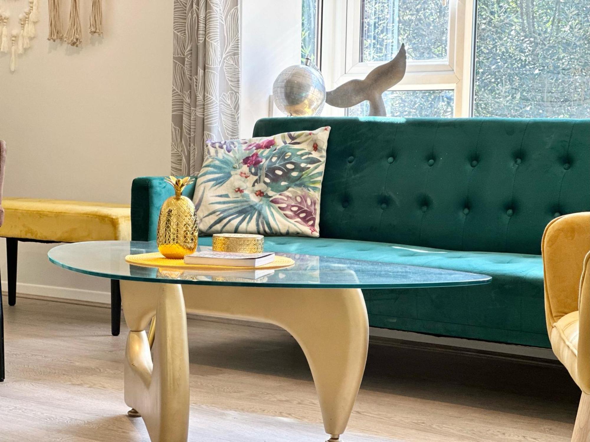Spacious, Stylish Close To Transport Apartment London