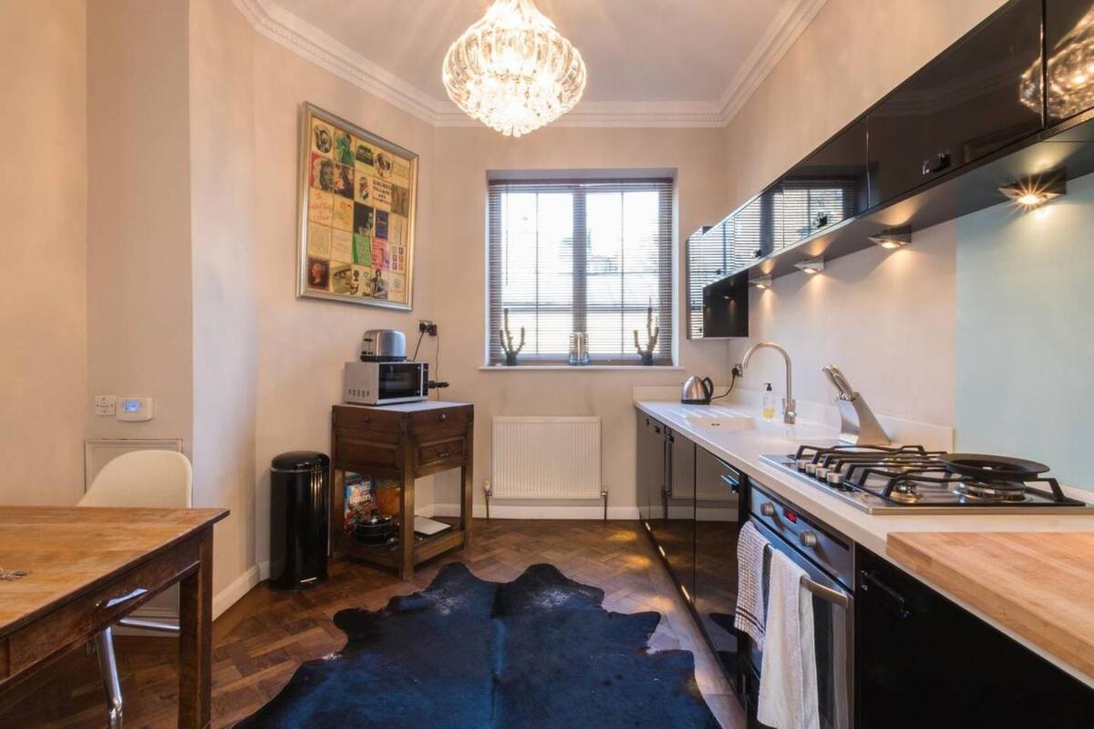 Stylish 1-bed With A Roof Terrace Apartment