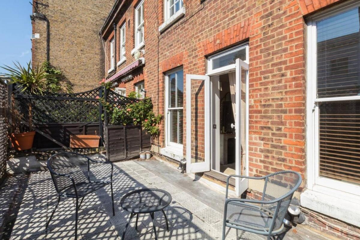 Stylish 1-bed With A Roof Terrace London