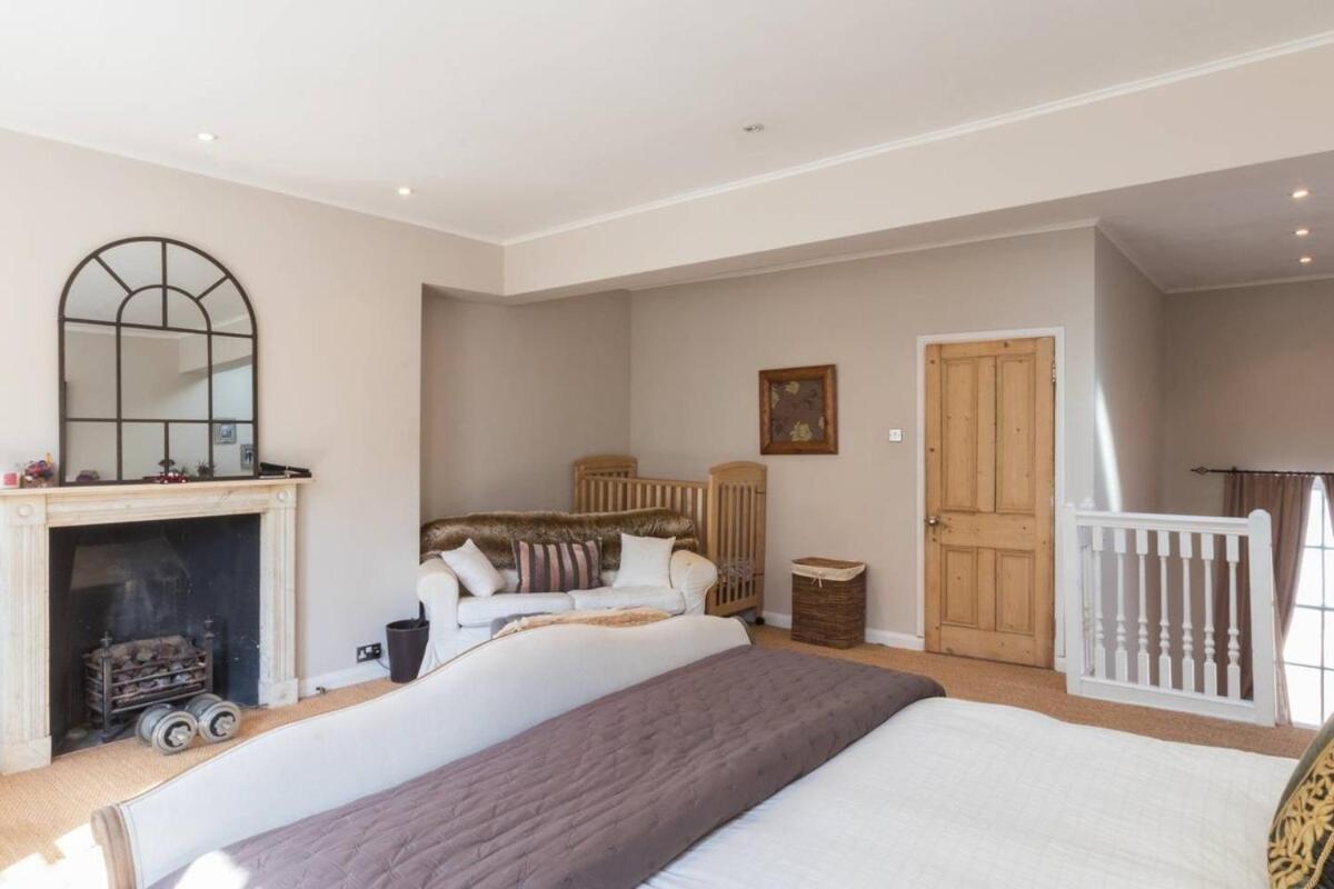 Stylish 1-bed With A Roof Terrace Apartment