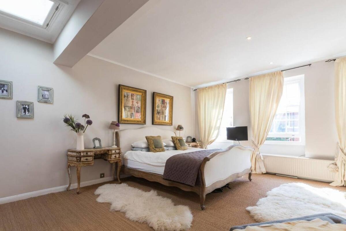 Stylish 1-bed With A Roof Terrace Apartment London