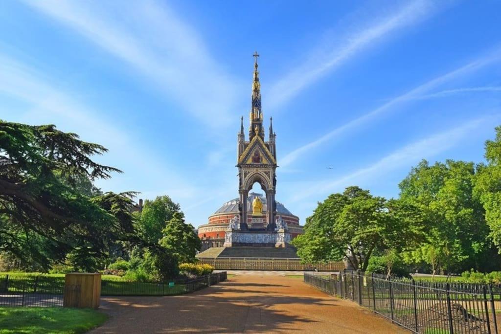 Charming Hyde Park Private With Back Patio By Lancaster Gate And Paddington Station Apartment *