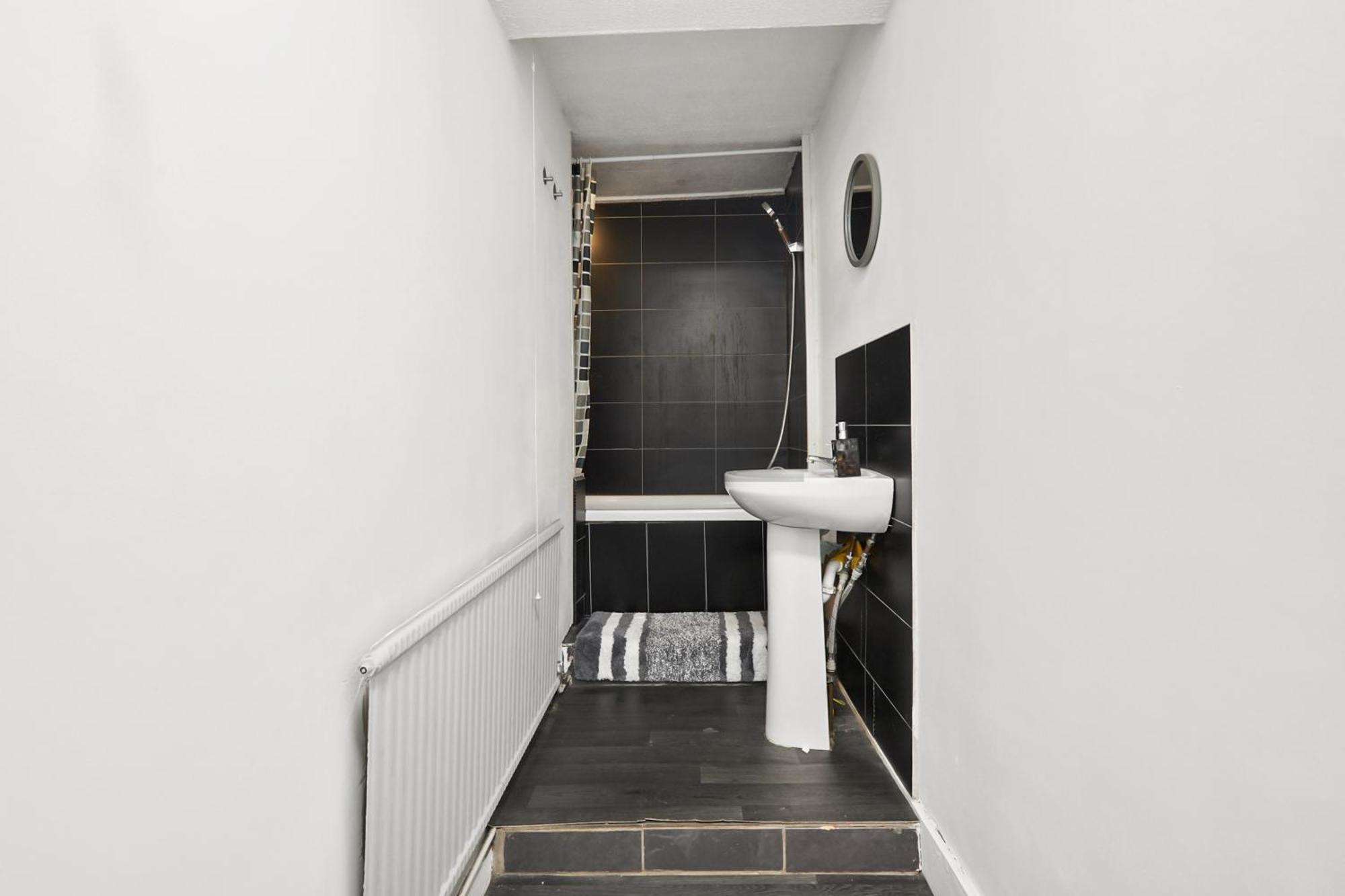Homestay Center Cozy Double Bedroom In A Great Location