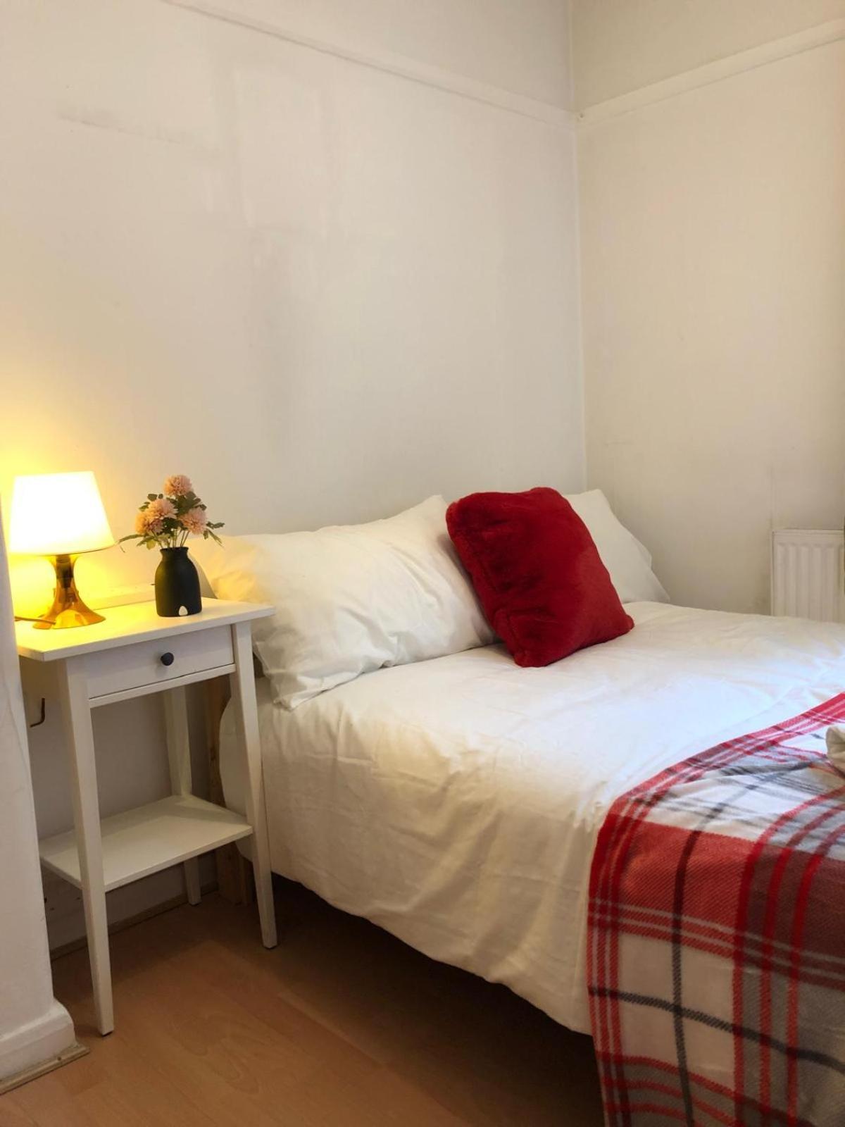 Comfy Private Bedrooms Near O2 Forum Kentish Town, Camden Homestay