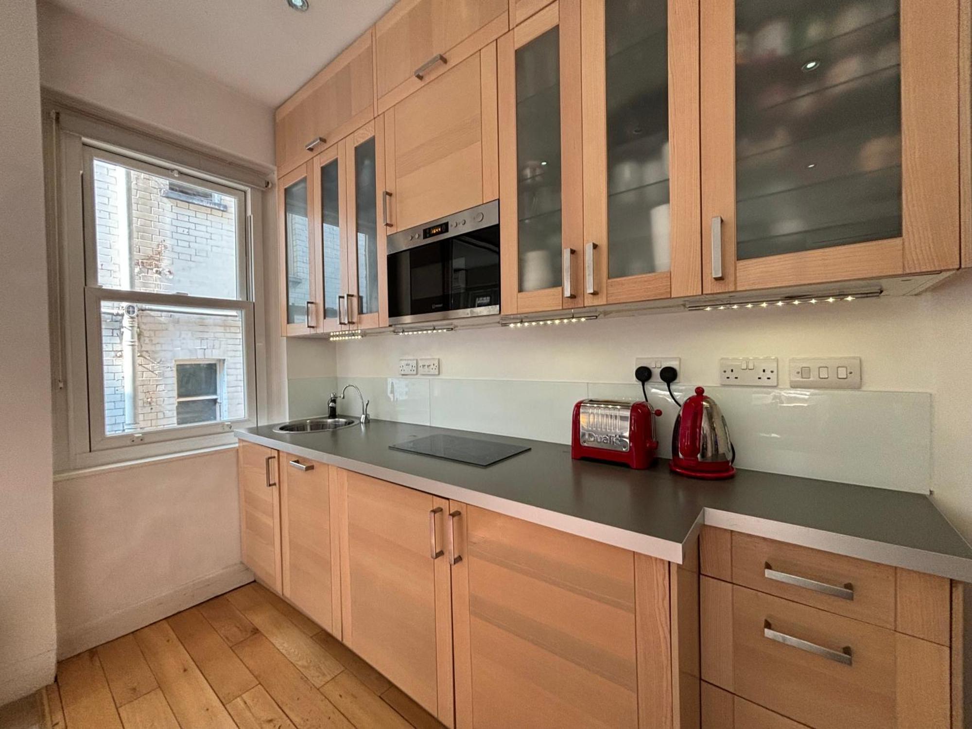 Superbly Located 1bd Flat Heart Of Fitzrovia London