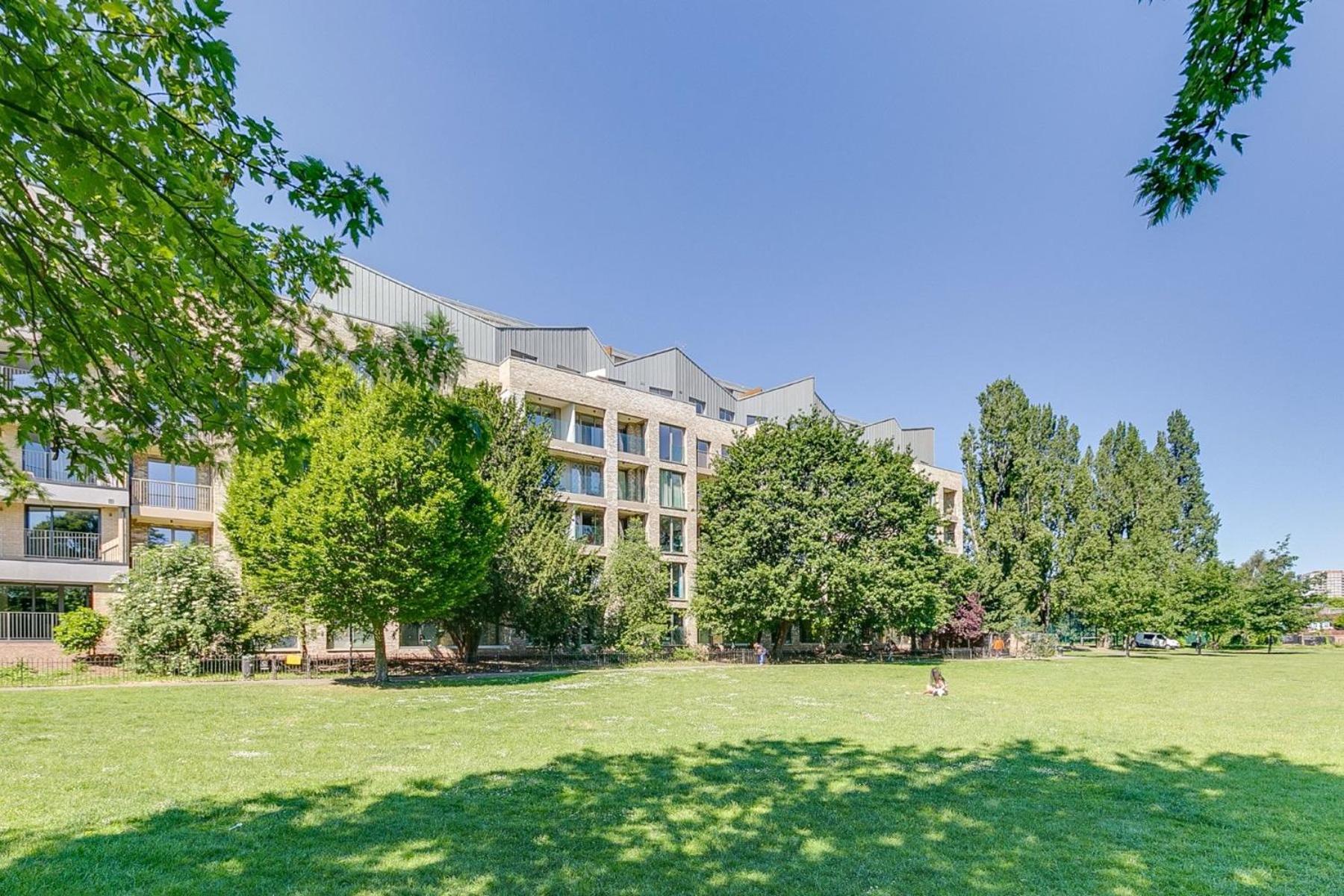 Utopian 3 Bedroom Kilburn Apartment