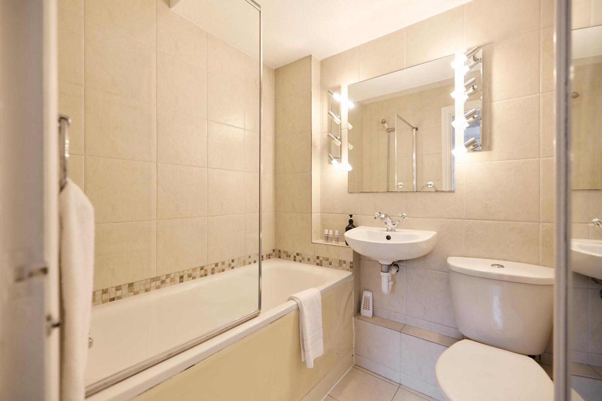 The Holland Park Crib - Classy 2bdr House Appartement *