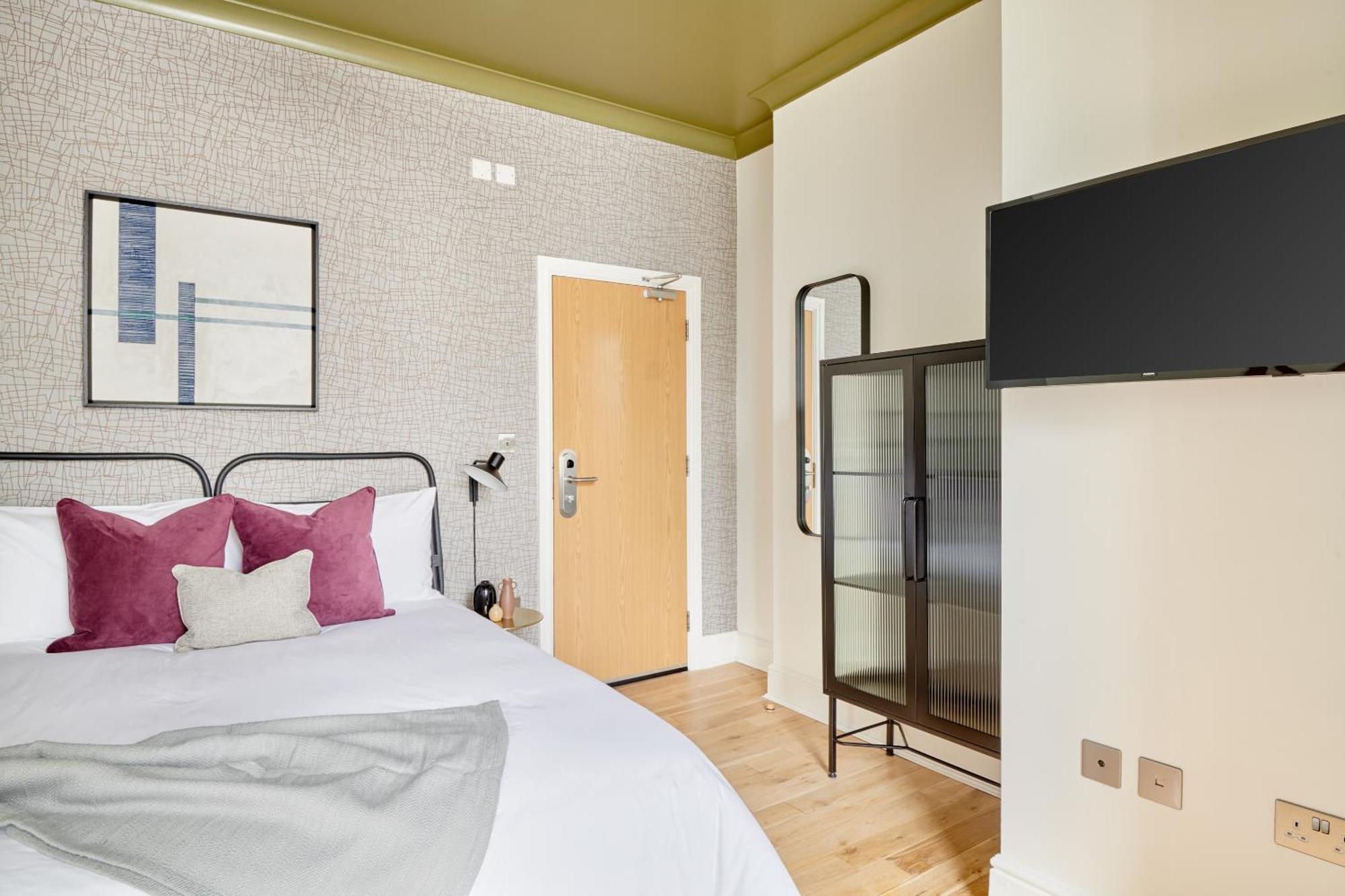 Camden Road 3*