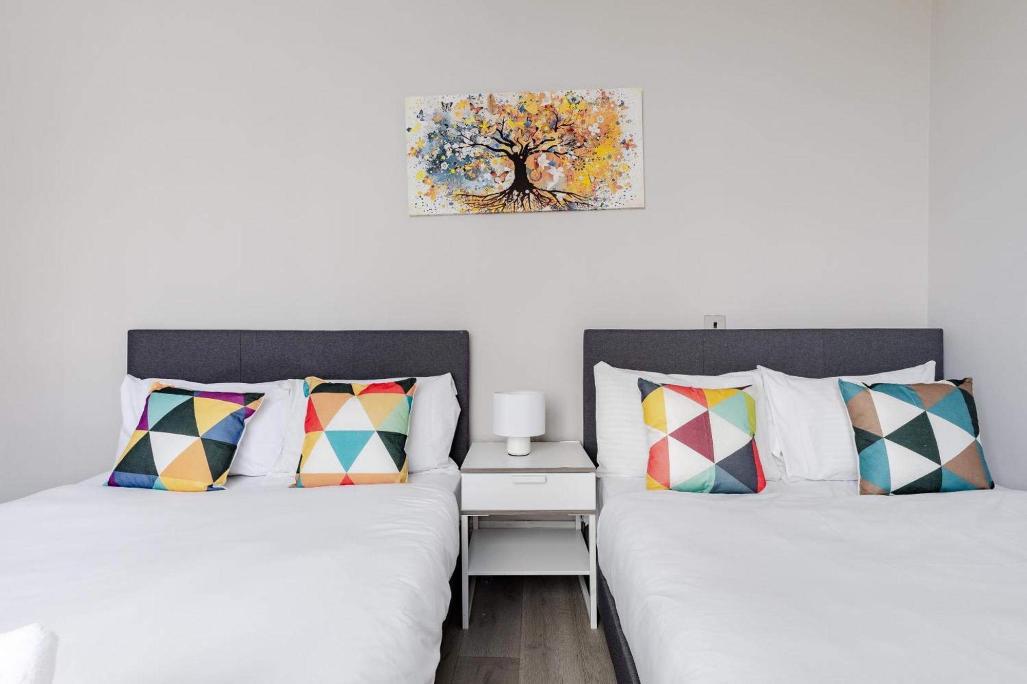Superb Opposite Edgware Road Station Appartement