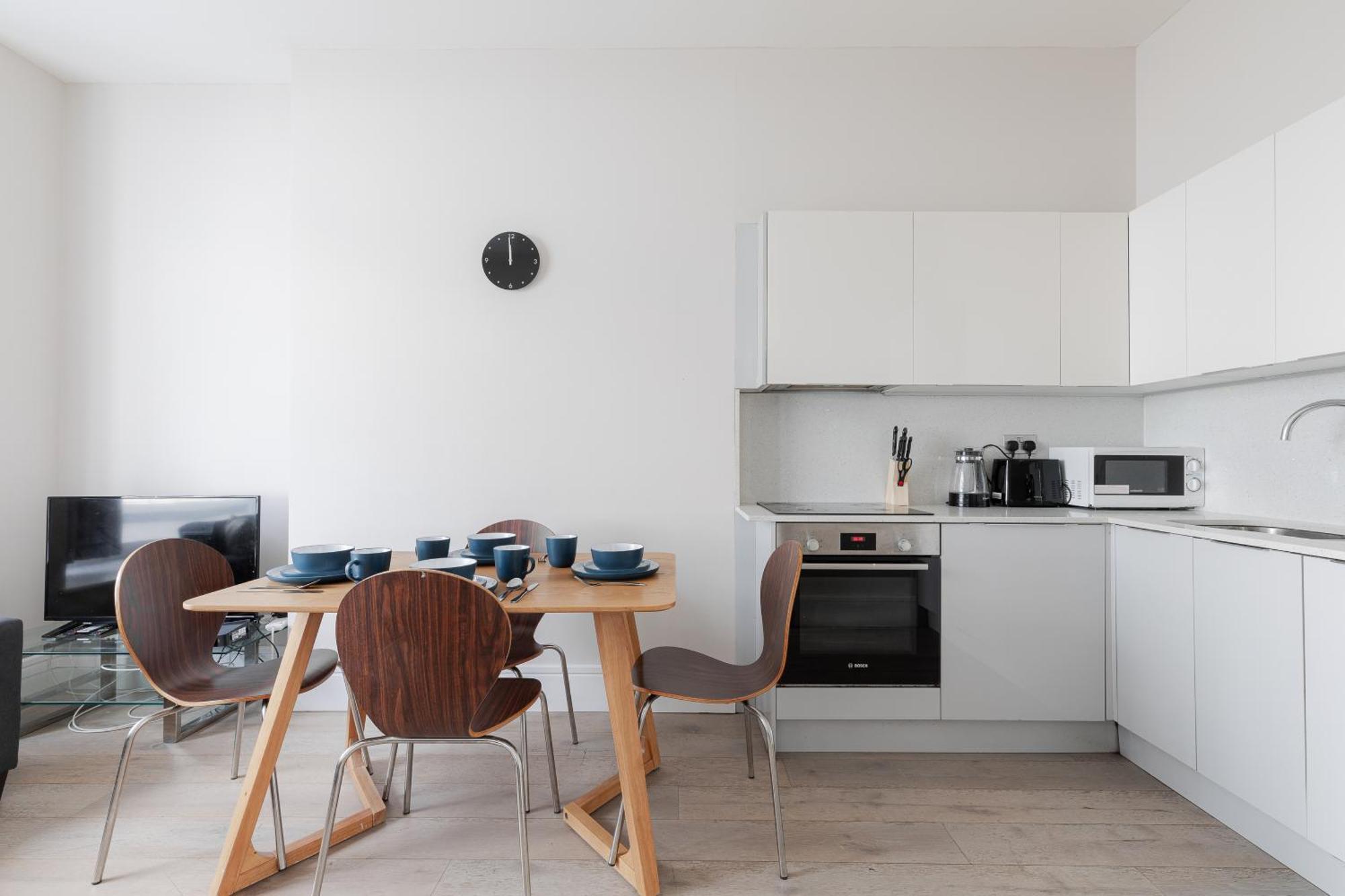 Superb Opposite Edgware Road Station Appartement Londen