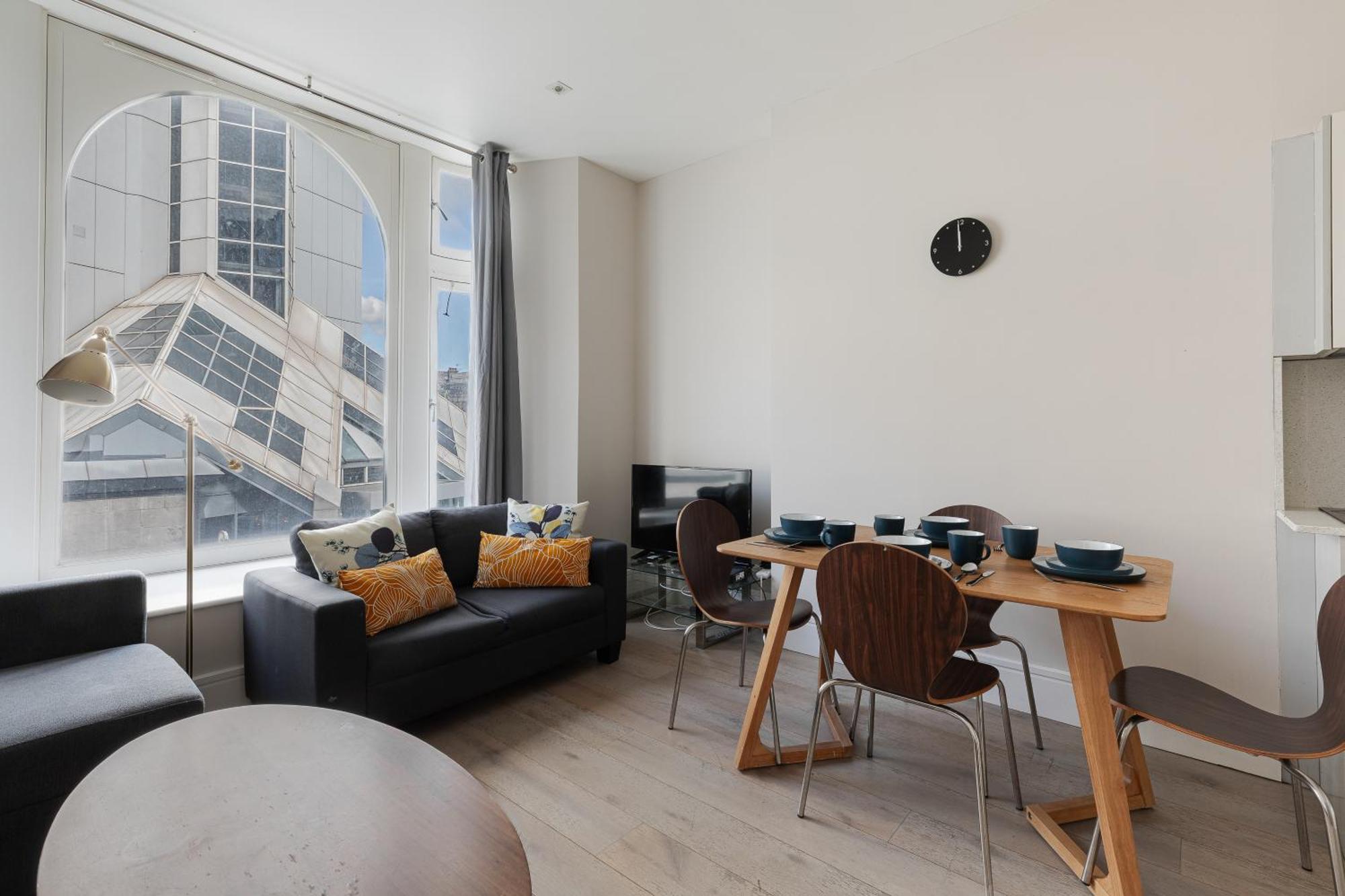 Appartement Superb Opposite Edgware Road Station Londen