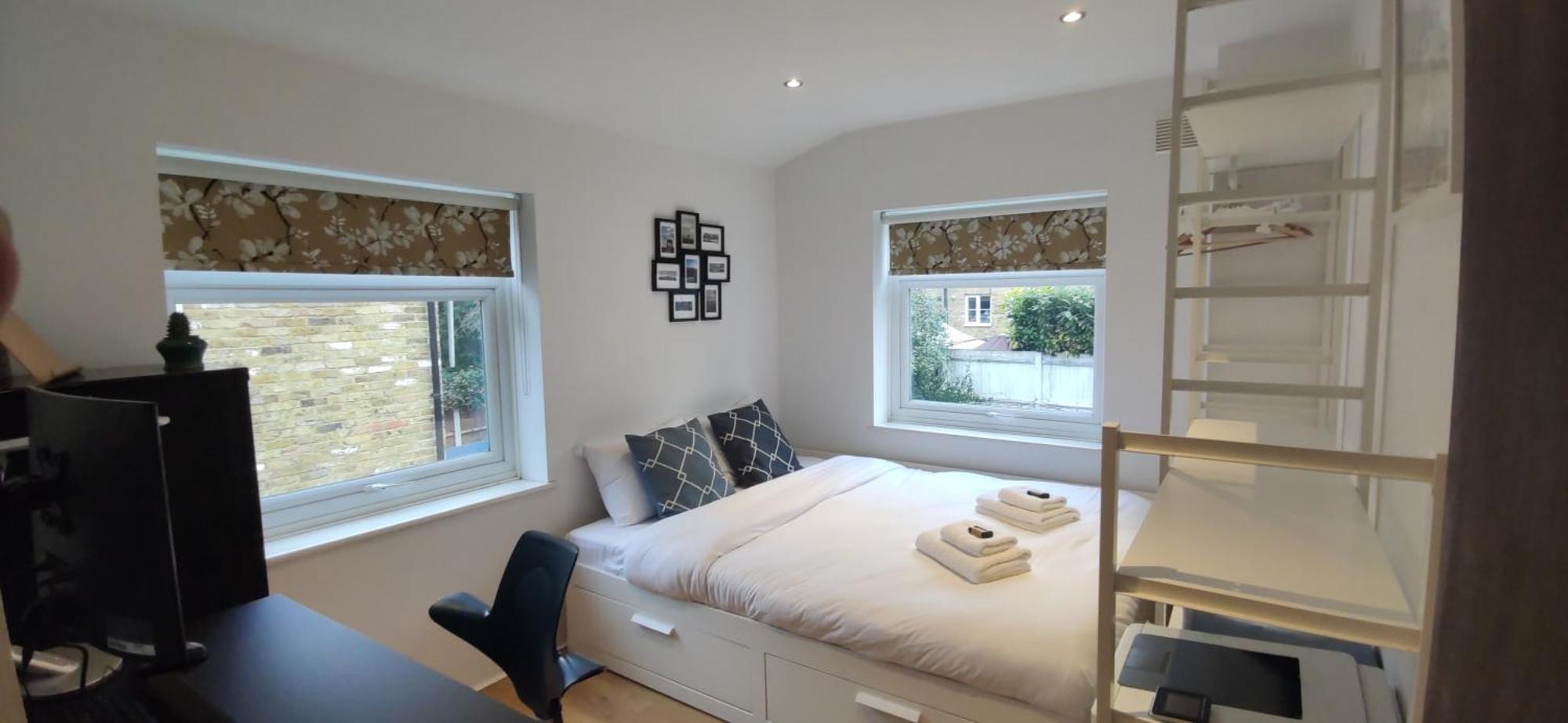 Holiday home Chic Semi-detached House With A Private Garden, Se
