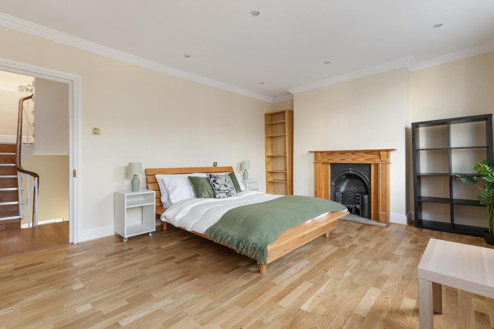 Parea Living - Spacious 4 Story House, Families, Big Groups * Londen