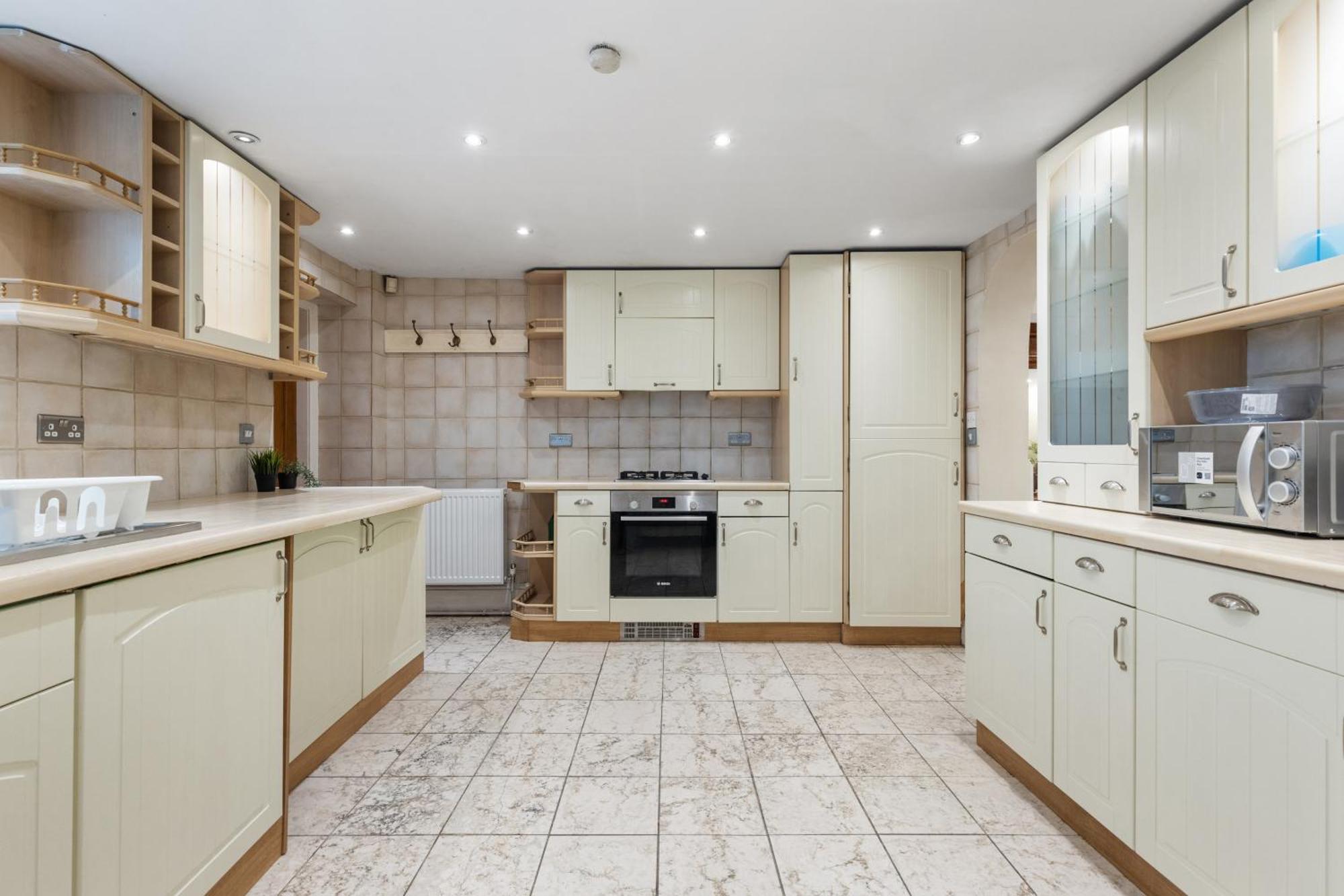 Parea Living - Spacious 4 Story House, Families, Big Groups Londen