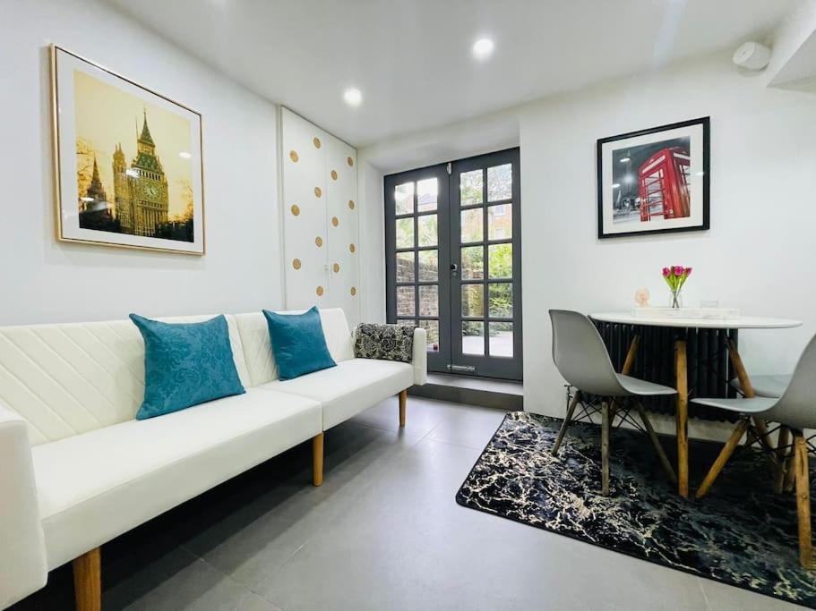Beautiful House In Little Venice Holiday home London