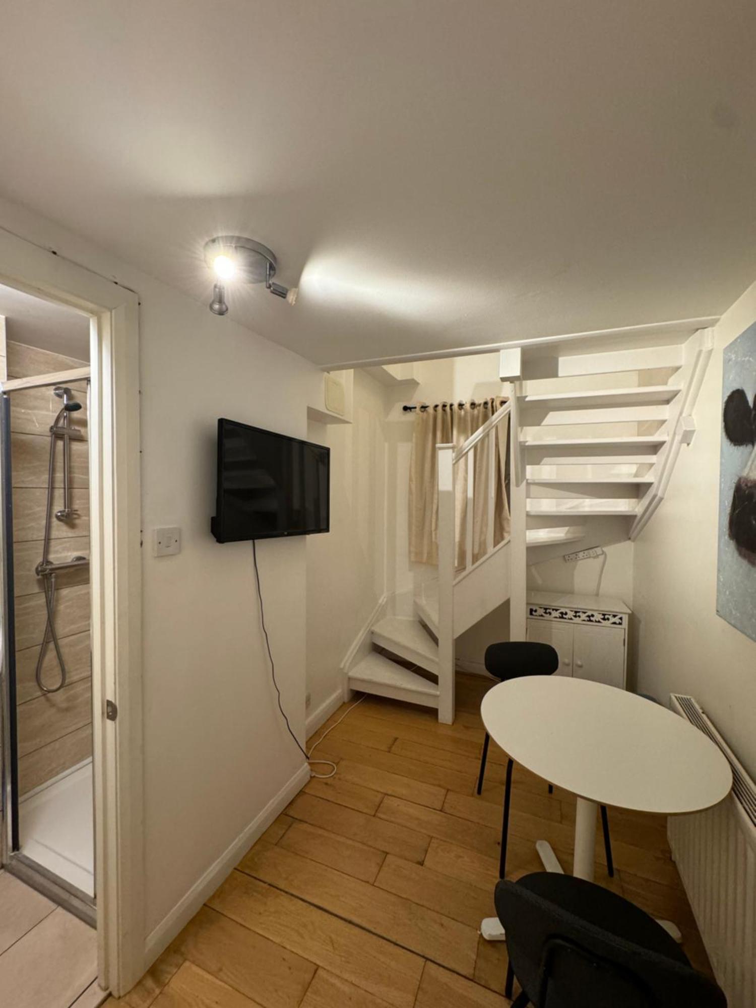 Cozy Rooms Near Central London * Londen
