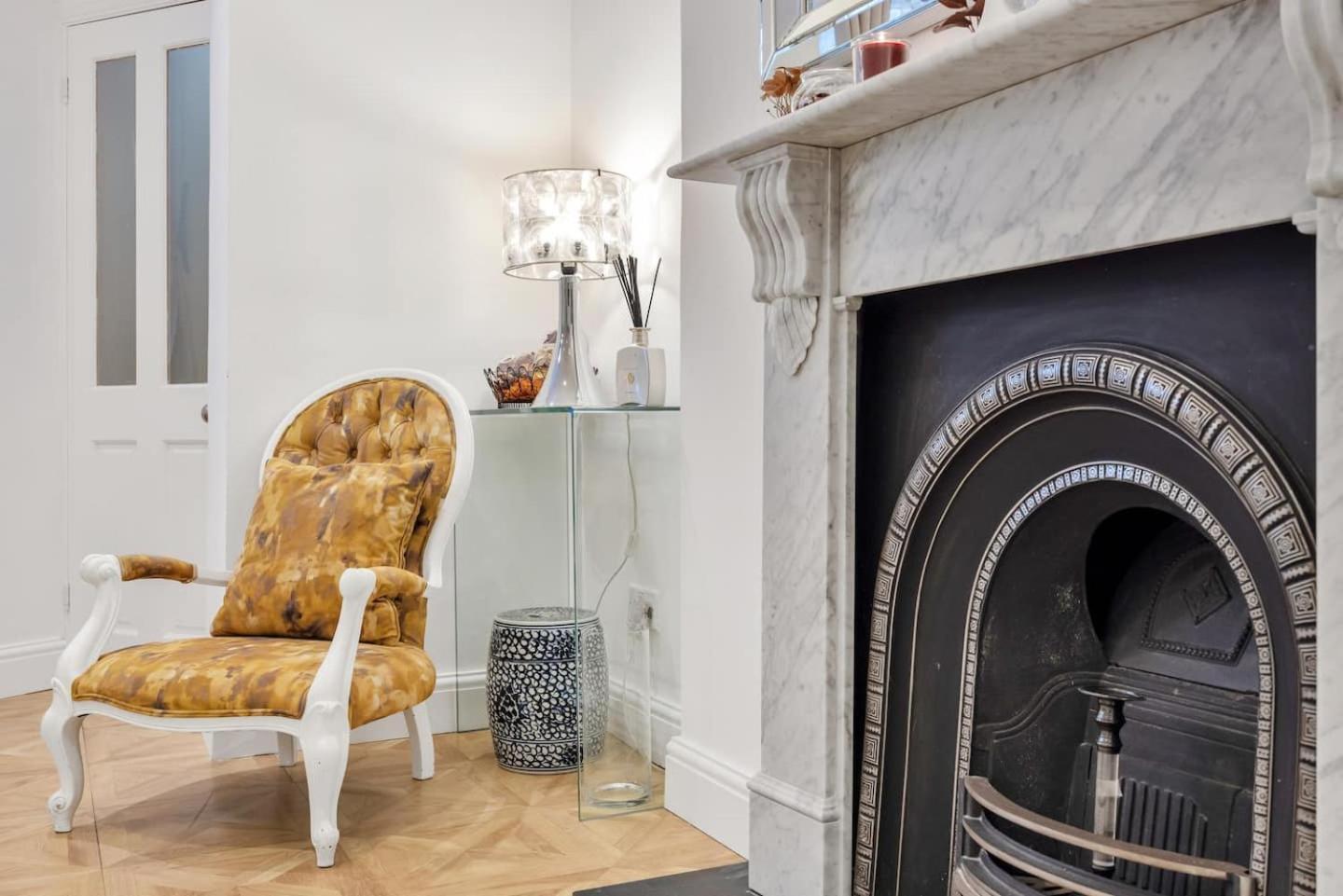 3 Bedroom 2 Bathroom Victorian Flat In Kensington Apartment