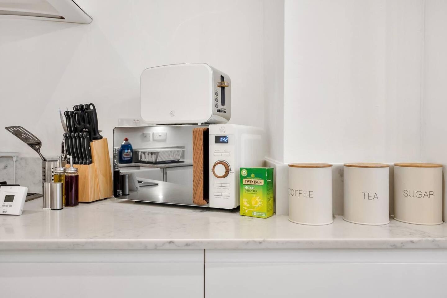 3 Bedroom 2 Bathroom Victorian Flat In Kensington Apartment *