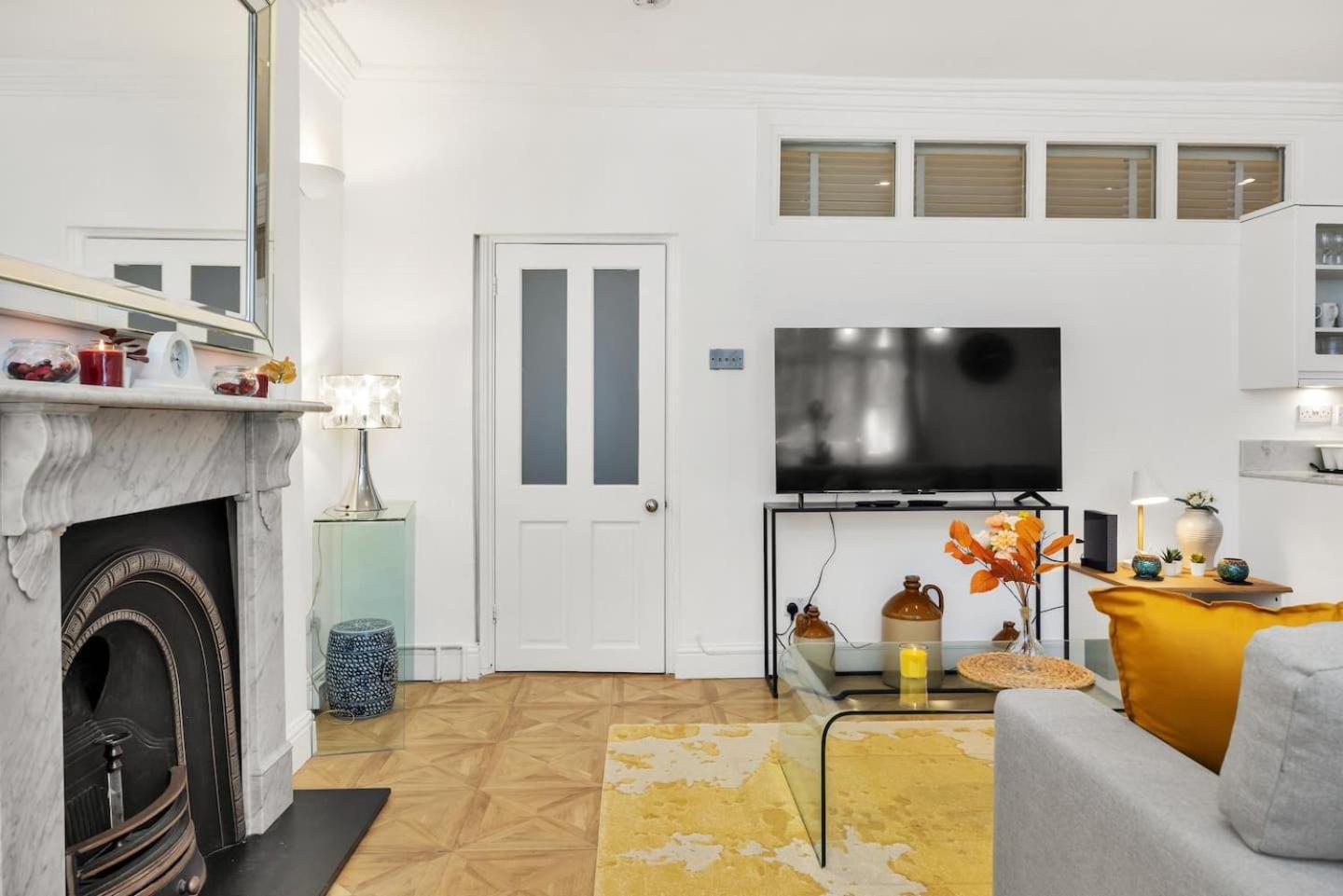 3 Bedroom 2 Bathroom Victorian Flat In Kensington Apartment