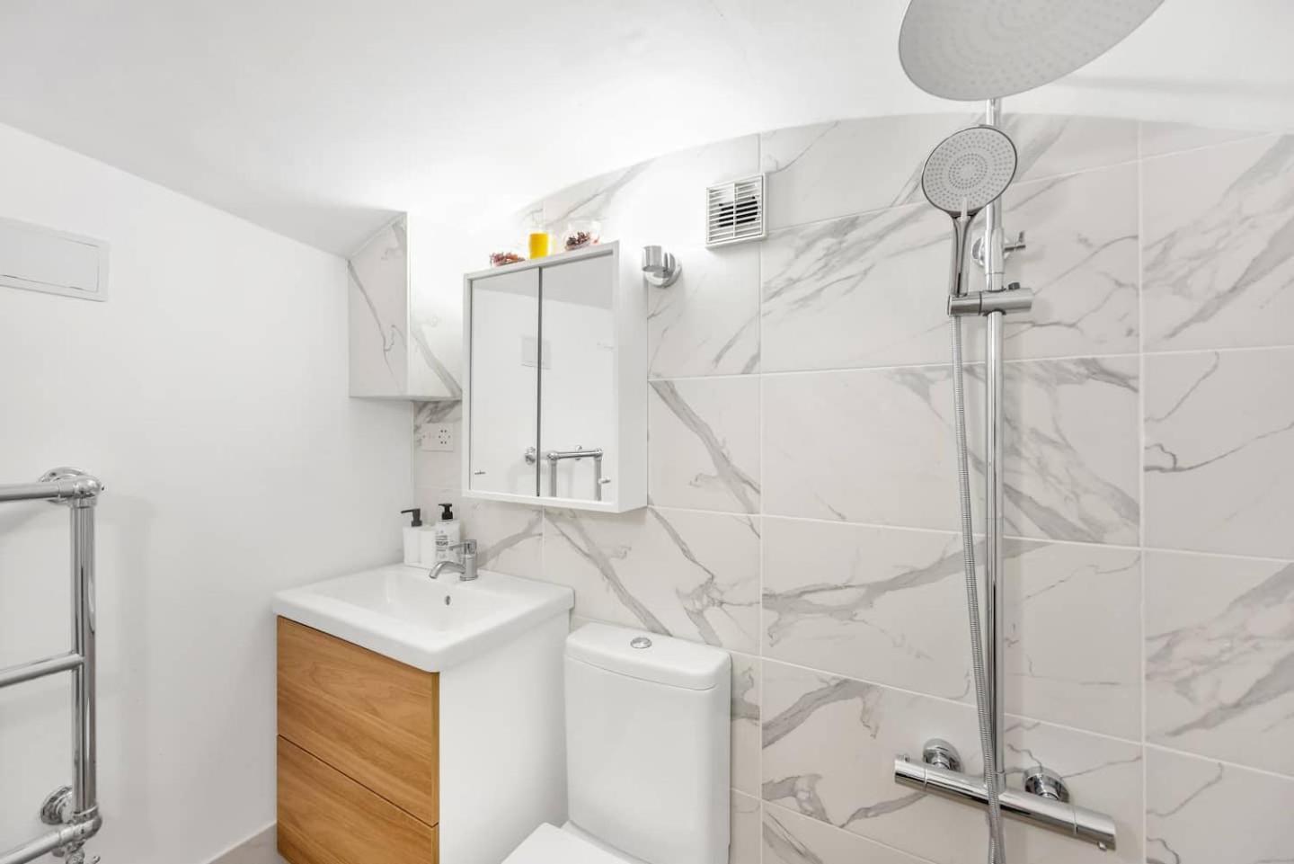 Apartment 3 Bedroom 2 Bathroom Victorian Flat In Kensington *