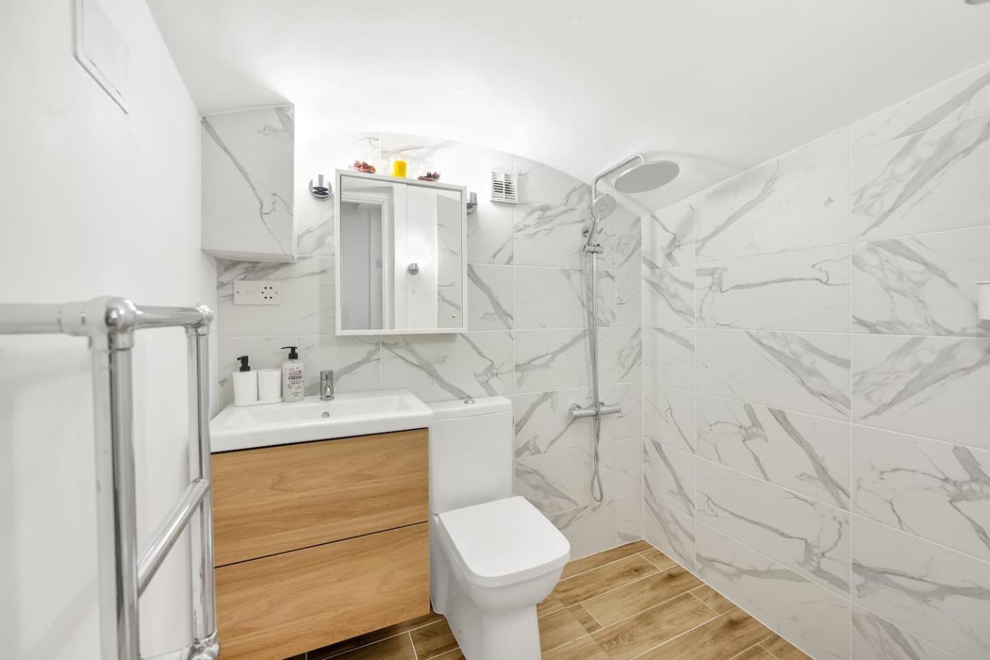 3 Bedroom 2 Bathroom Victorian Flat In Kensington Apartment