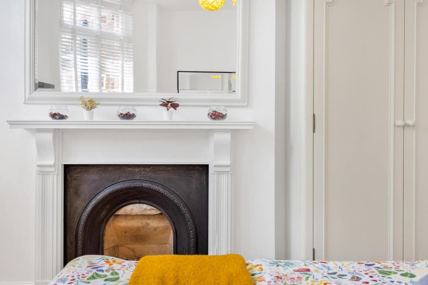3 Bedroom 2 Bathroom Victorian Flat In Kensington Apartment *