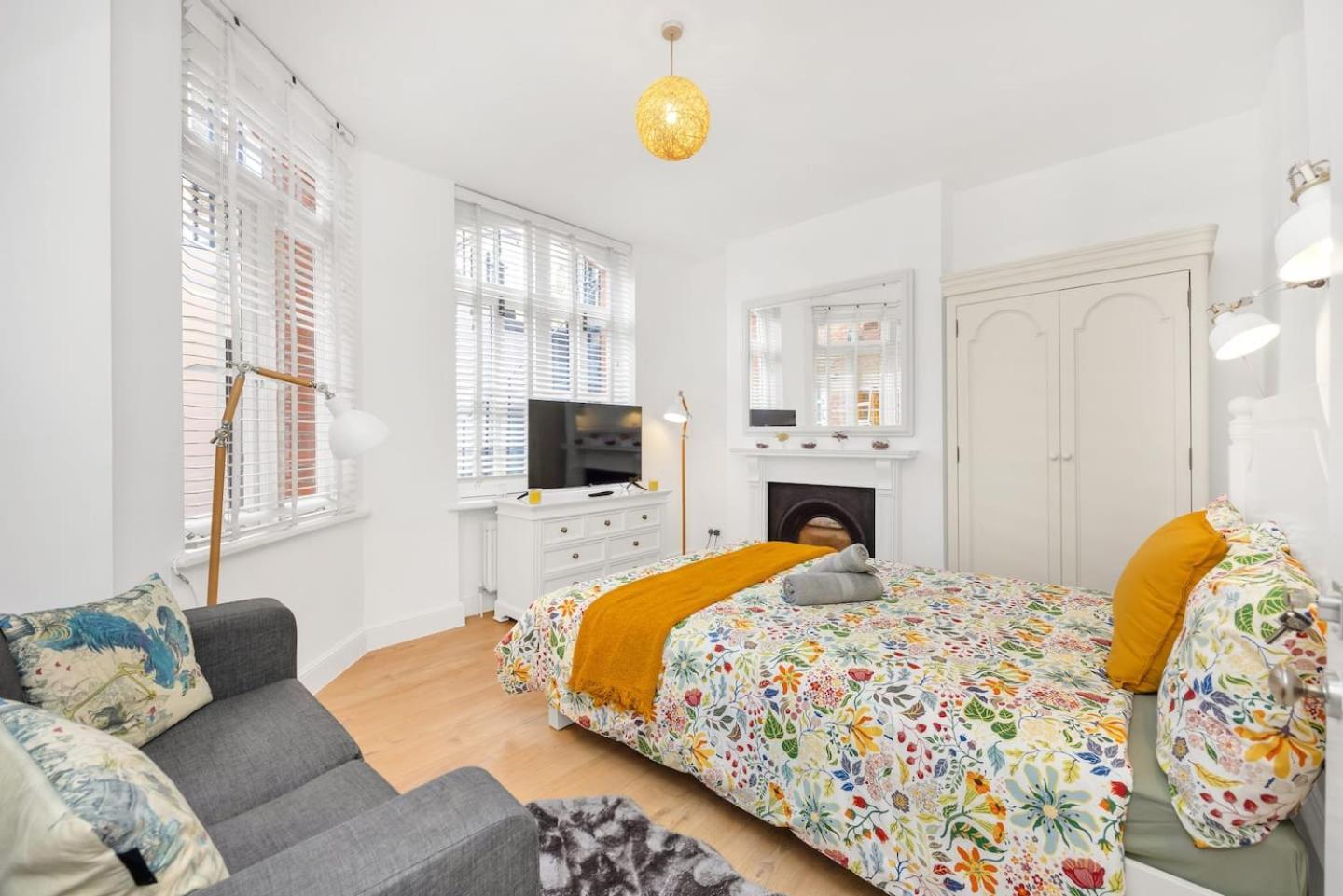 3 Bedroom 2 Bathroom Victorian Flat In Kensington Apartment